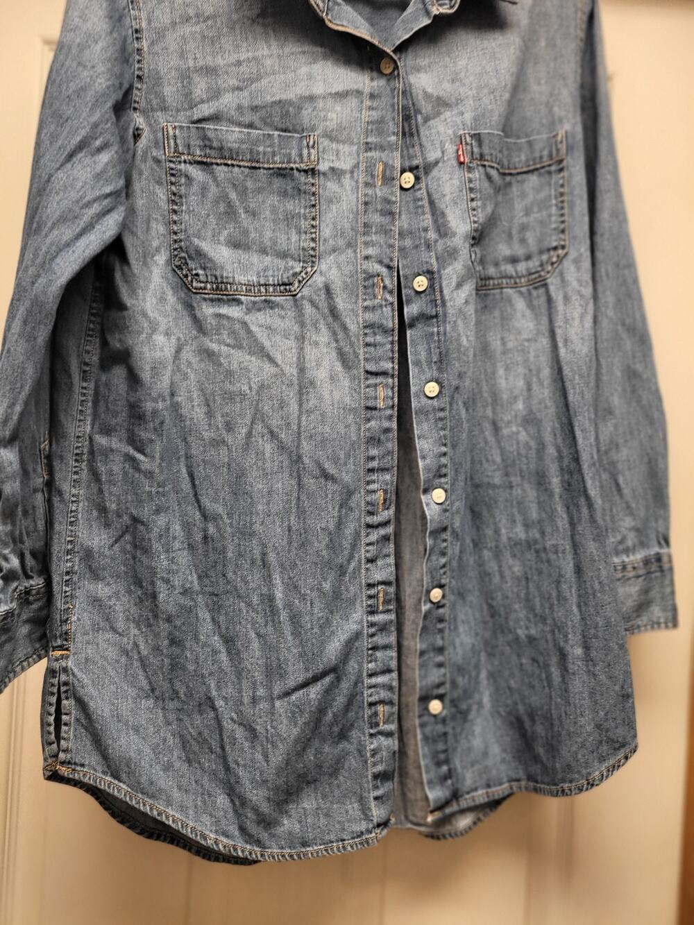 Levi's Boyfriend Fit Chambray Denim Button Up Shirt Women's Small Blue
